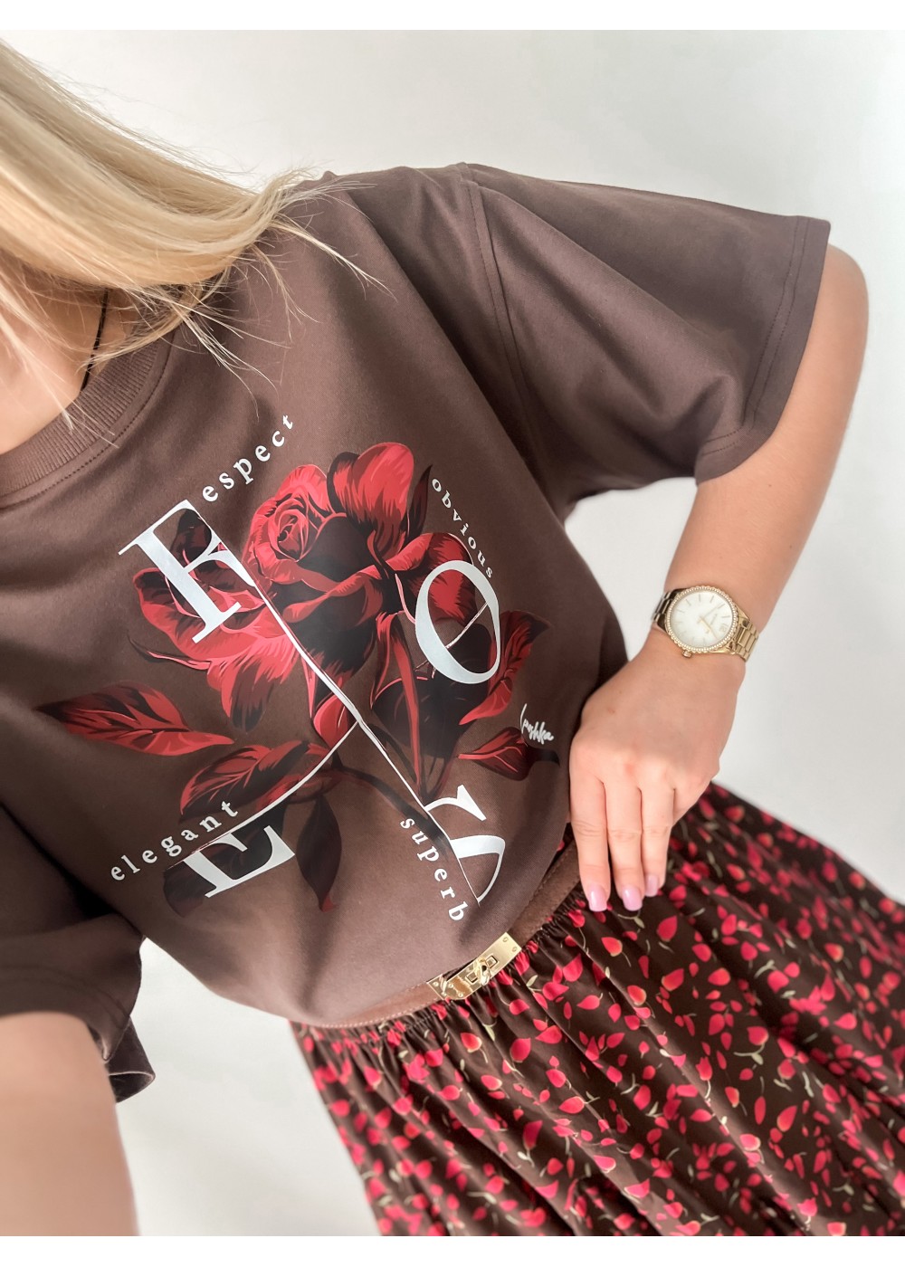 T-shirt z różą czekoladowy