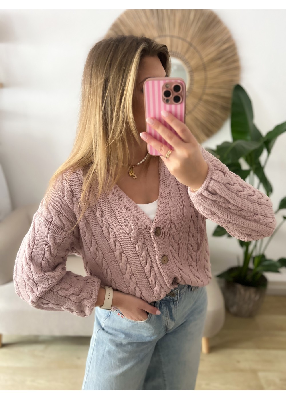 Sweter z drewnianymi...