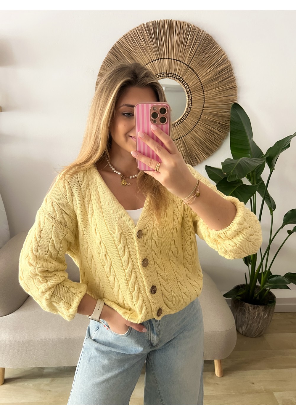 Sweter z drewnianymi...